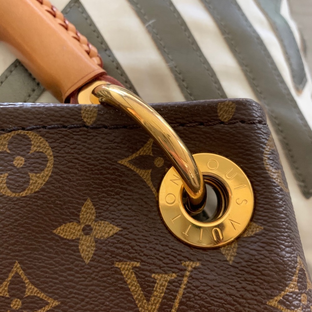 Louis Vuitton Artsy Monogram - Picture 7 of 10